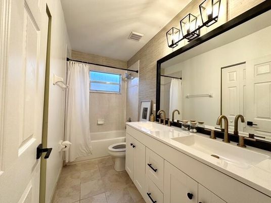 Bathroom, Dual Sink Vanities, Interior