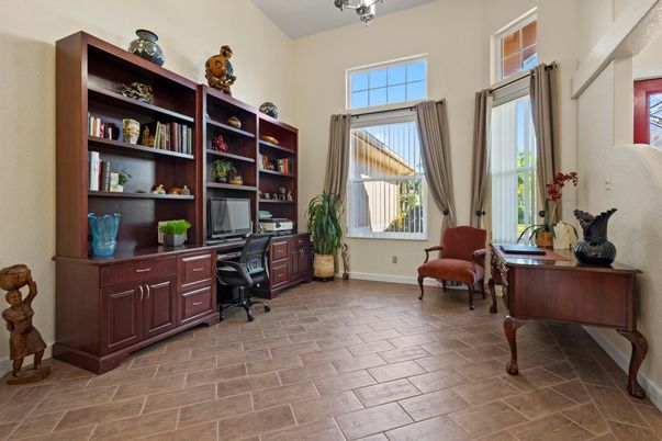 Home Office, Interior