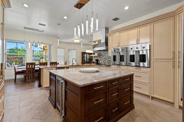 Dining room, Interior, Kitchen, Pendant Lights, Recessed Lighting, Stainless Steel Appliances
