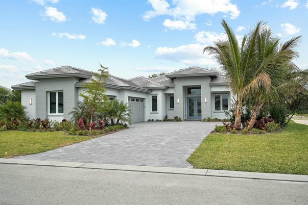 Attached, Exterior, Facade, Mediterranean
