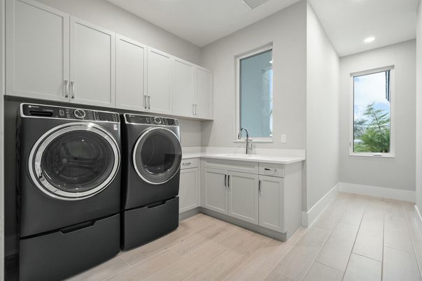Interior, Recessed Lighting, Washer, Wood Texture Flooring