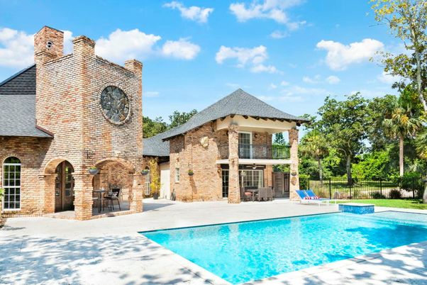 Exterior, Pool