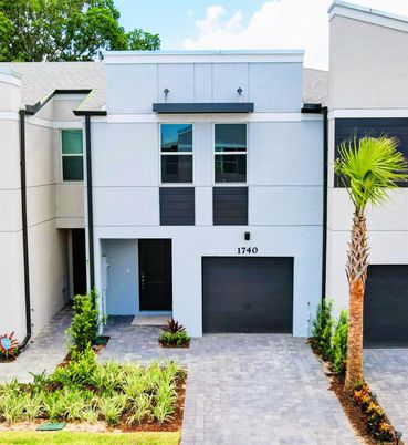 Attached, Exterior, Facade, Modern