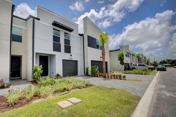 Attached, Exterior, Facade, Modern