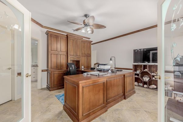 Home Office, Interior