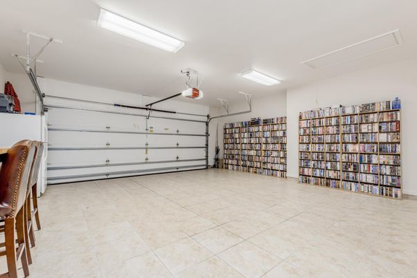 Garage, Interior