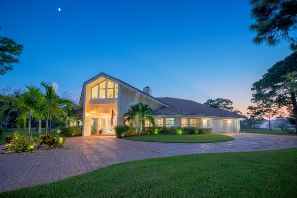 Backyard, Exterior, Facade, Modern