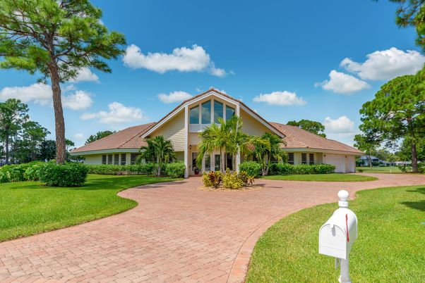 Backyard, Exterior, Facade, Ranch