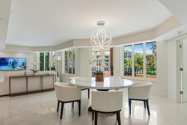 Chandelier, Dining room, Interior, Living room, Pendant Lights