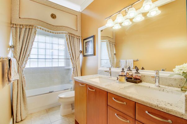 Bathroom, Dual Sink Vanities, Interior