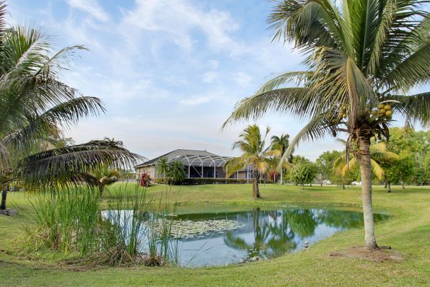 Exterior, Lake