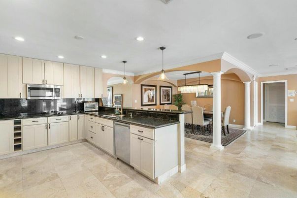 Chandelier, Dining room, Interior, Kitchen, Pendant Lights, Recessed Lighting, Stainless Steel Appliances