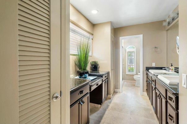 Bathroom, Dual Sink Vanities, Interior, Recessed Lighting