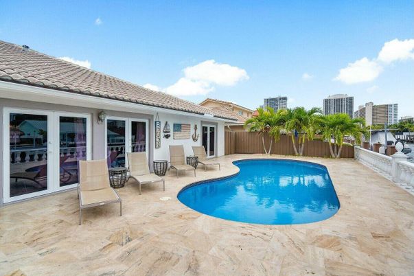 Exterior, Pool
