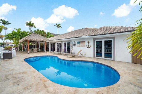 Exterior, Pool