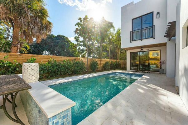 Exterior, Pool