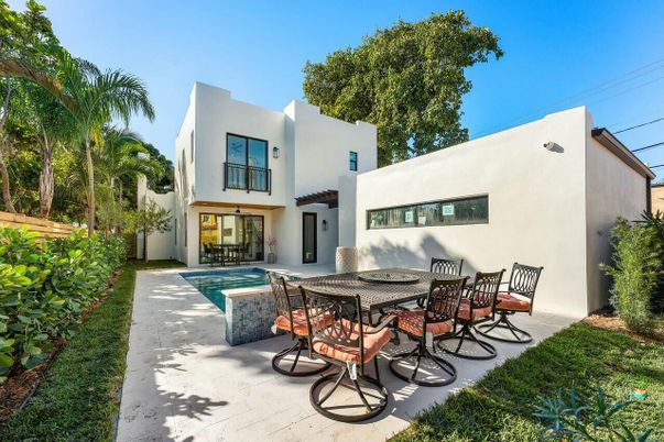 Exterior, Pool