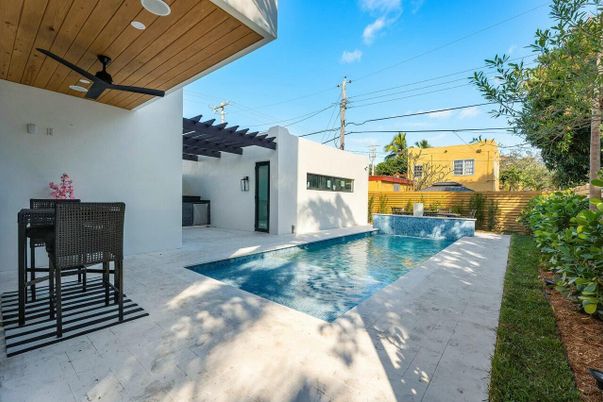 Exterior, Pool