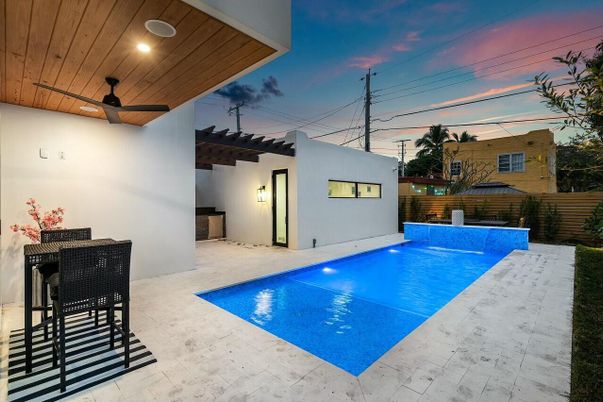 Exterior, Pool