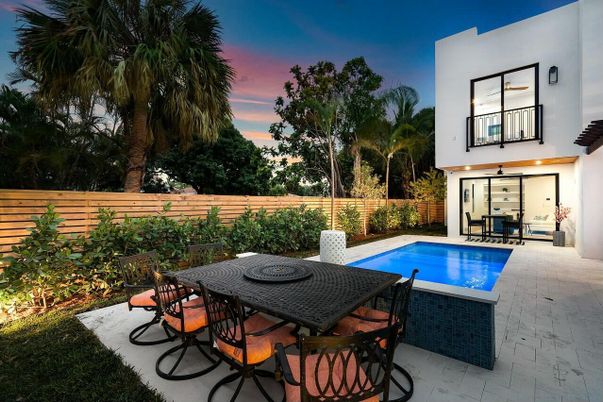 Exterior, Pool