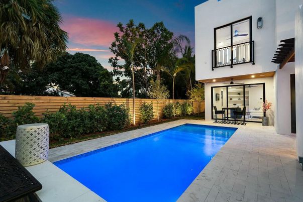 Exterior, Pool