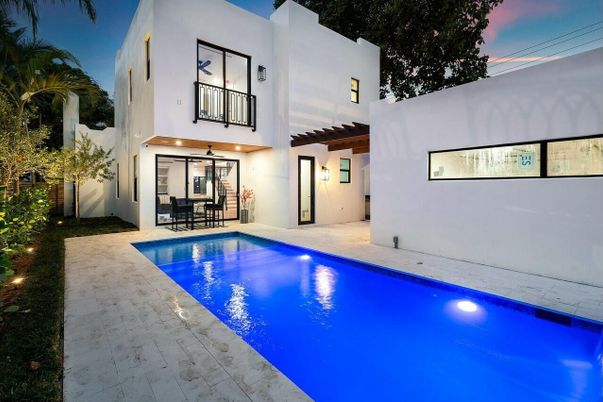 Exterior, Pool
