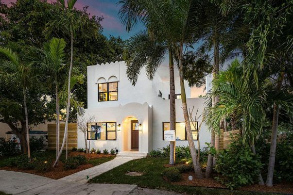 Exterior, Facade, Spanish Mediterranean