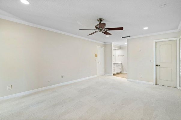 Empty room, Interior, Recessed Lighting