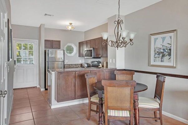 Chandelier, Dining room, Interior, Kitchen, Stainless Steel Appliances