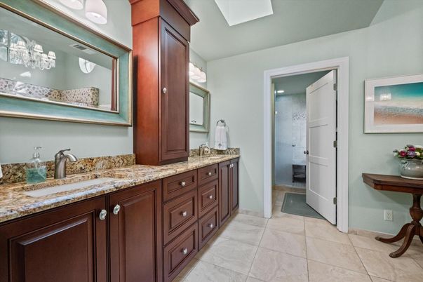 Bathroom, Dual Sink Vanities, Interior