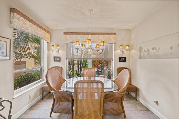 Chandelier, Dining room, Interior