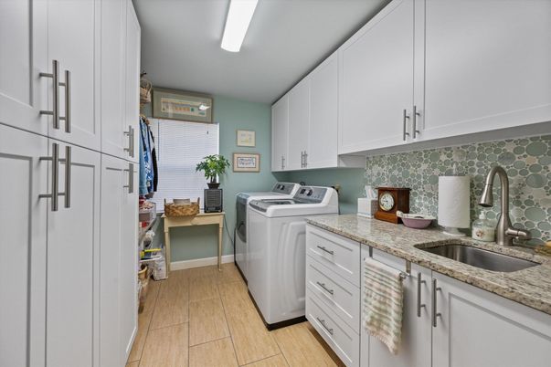 Interior, Washer, Wood Texture Flooring