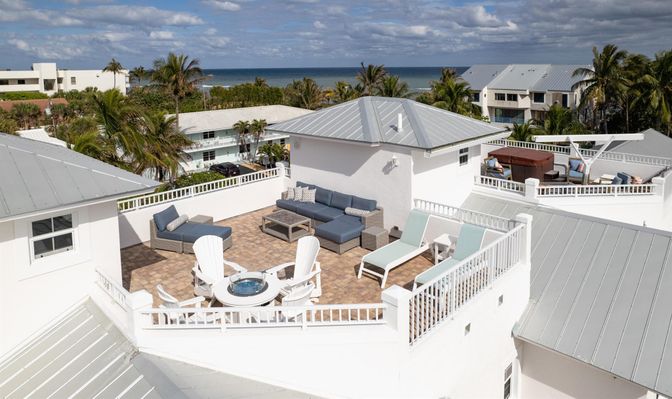 Exterior, Pool, Water