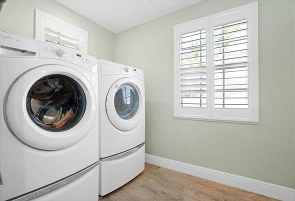 Interior, Utility Closets, Washer, Wood Texture Flooring