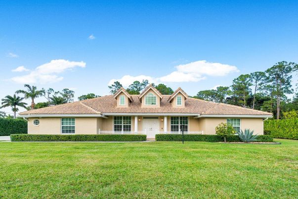 Backyard, Exterior, Facade, Ranch