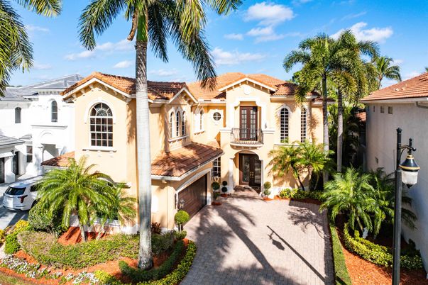 Attached, Exterior, Facade, Mediterranean