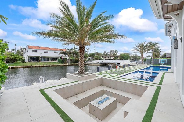 Exterior, Pool, Water