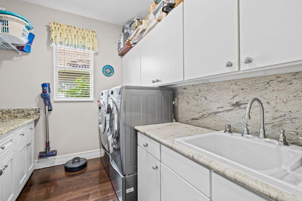 Interior, Washer, Wood Texture Flooring