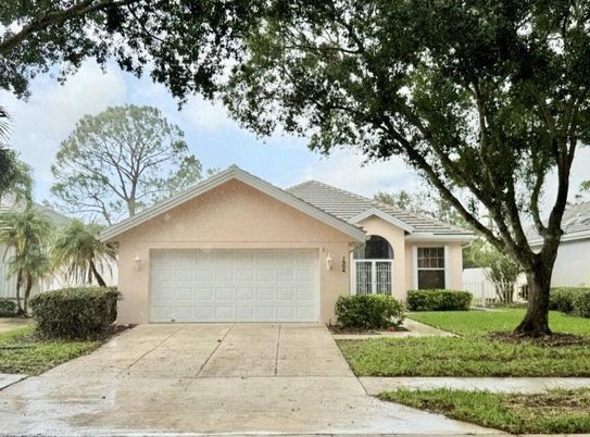 Attached, Exterior, Facade, Ranch