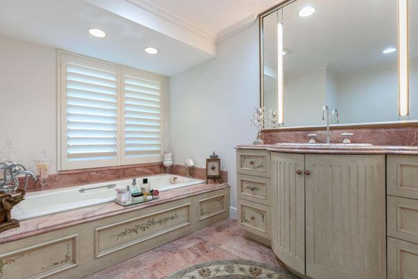 Bathroom, Interior, Recessed Lighting