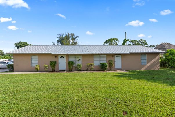 Backyard, Exterior, Facade, Ranch