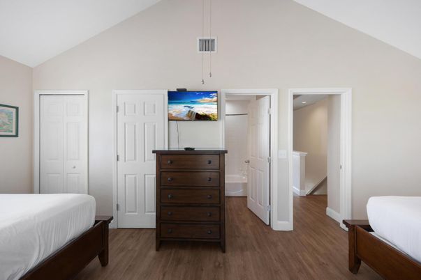 Bedroom, Interior, Pendant Lights, Wood Texture Flooring