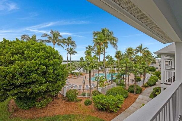 Exterior, Pool, Other