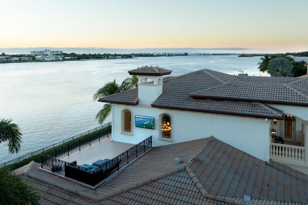 Exterior, Pool, Water