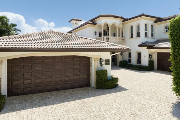 Attached, Exterior, Facade, Mediterranean