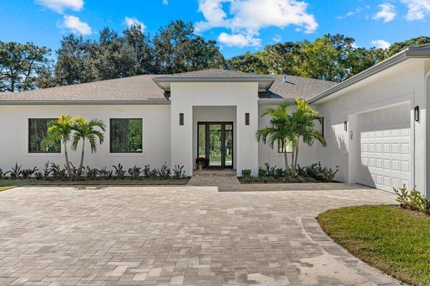 Attached, Exterior, Facade, Ranch