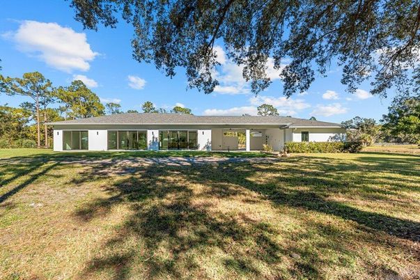 Backyard, Exterior, Facade, Ranch