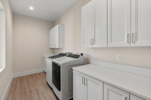 Interior, Recessed Lighting, Washer, Wood Texture Flooring