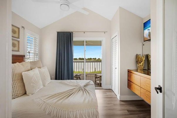 Bedroom, Interior, Water, Wood Texture Flooring