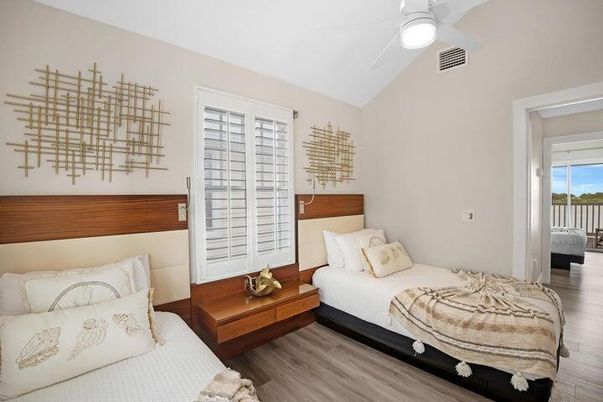 Bedroom, Interior, Water, Wood Texture Flooring